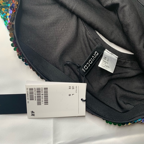 Multicolored Low-Cut Neckline Sequins Top. - Picture 3 of 8